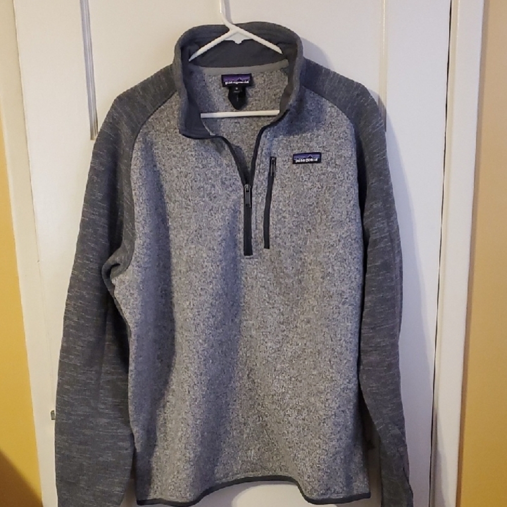 Patagonia Men's Gray Half-Zip Pullover with Dark Gray Accents